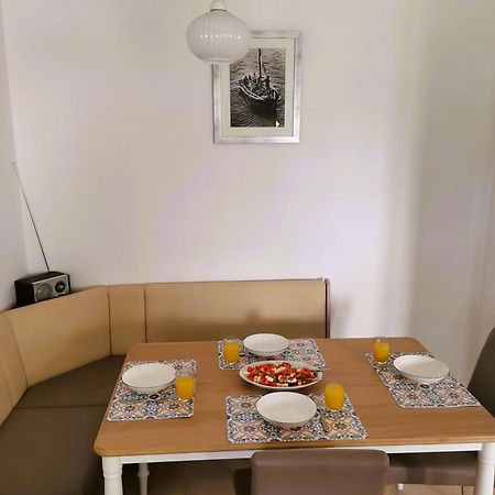 Charming Traditional Townhouse - Holiday Home Kata Jezera Kültér fotó