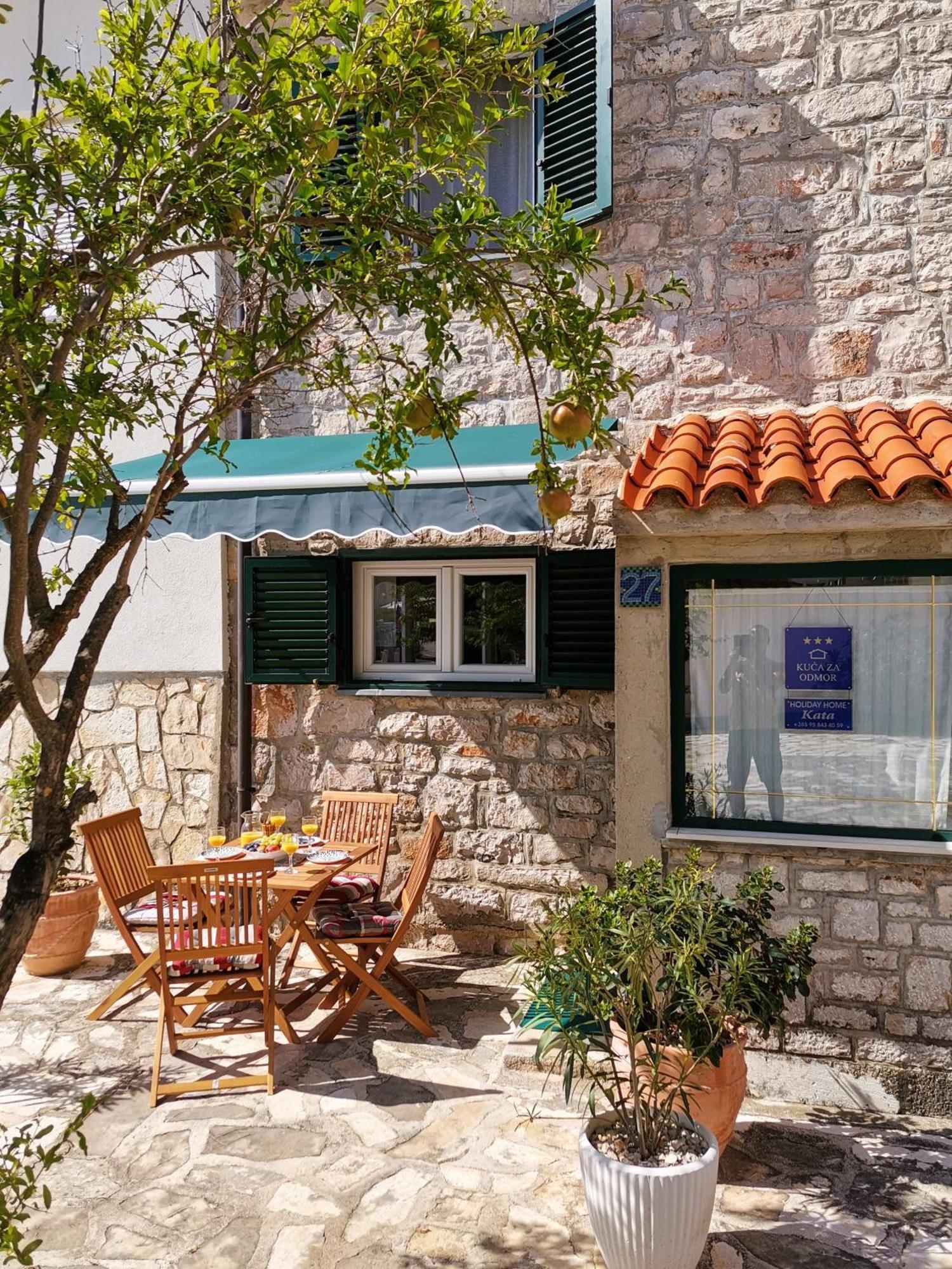 Charming Traditional Townhouse - Holiday Home Kata Jezera Kültér fotó